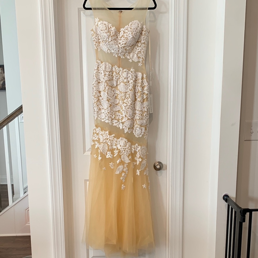 Madison James prom pageant Gown nude tulle white appliqué size 4 NWT